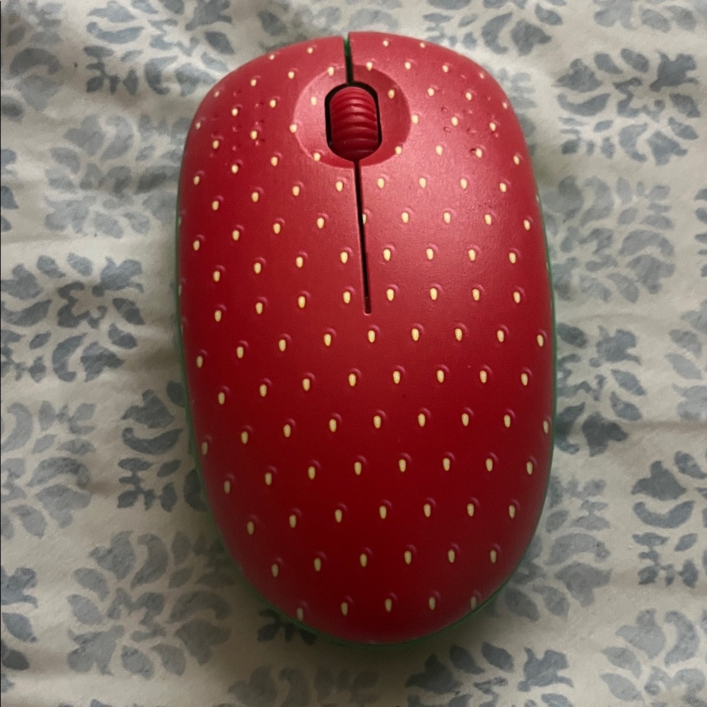 Strawberry Wireless Mouse